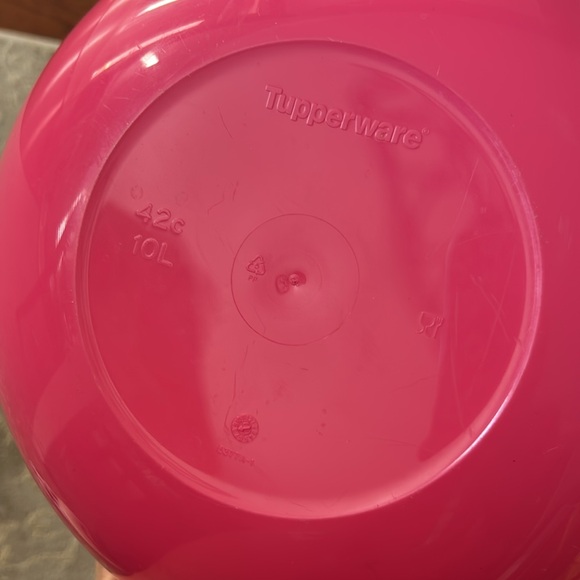 Tupperware 10L pink bowl with lid - Picture 5 of 11